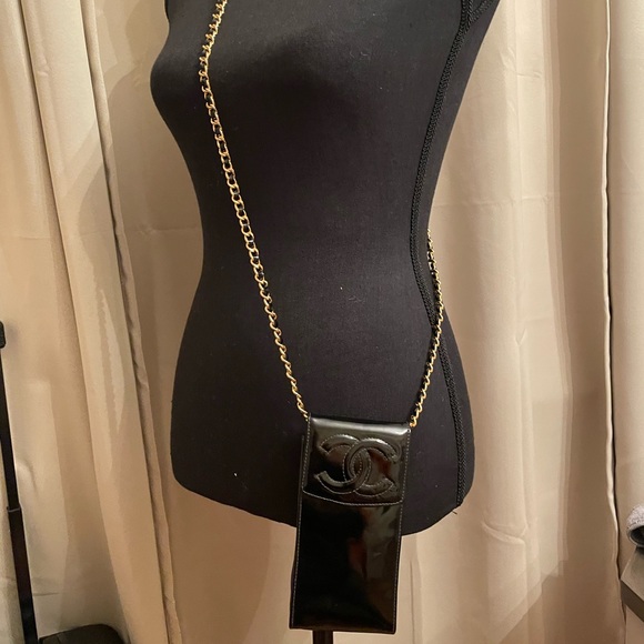 Chanel vintage patent cell phone holder - Picture 6 of 13